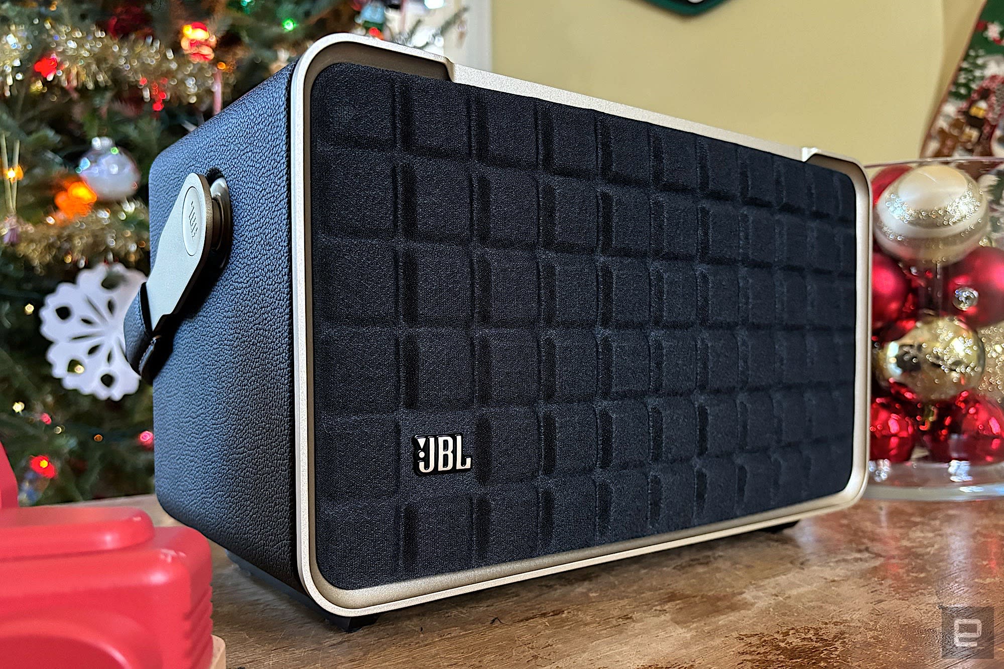 JBL Authentics 300